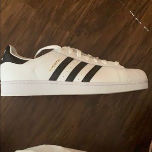 Adidas superstar “white black”